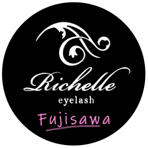 藤沢にある人気のマツエク・アイラッシュサロン「Richelle eyelash　藤沢店（リシェル　アイラッシュ）」のフッターロゴ