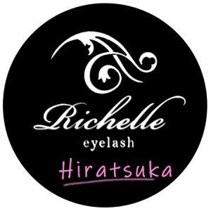 平塚にある人気のマツエク・アイラッシュサロン「Richelle eyelash 平塚店（リシェル　アイラッシュ）」のロゴ