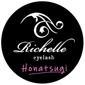 本厚木にある人気のマツエク・アイラッシュサロン「Richelle eyelash 本厚木店（リシェル　アイラッシュ）」のロゴ